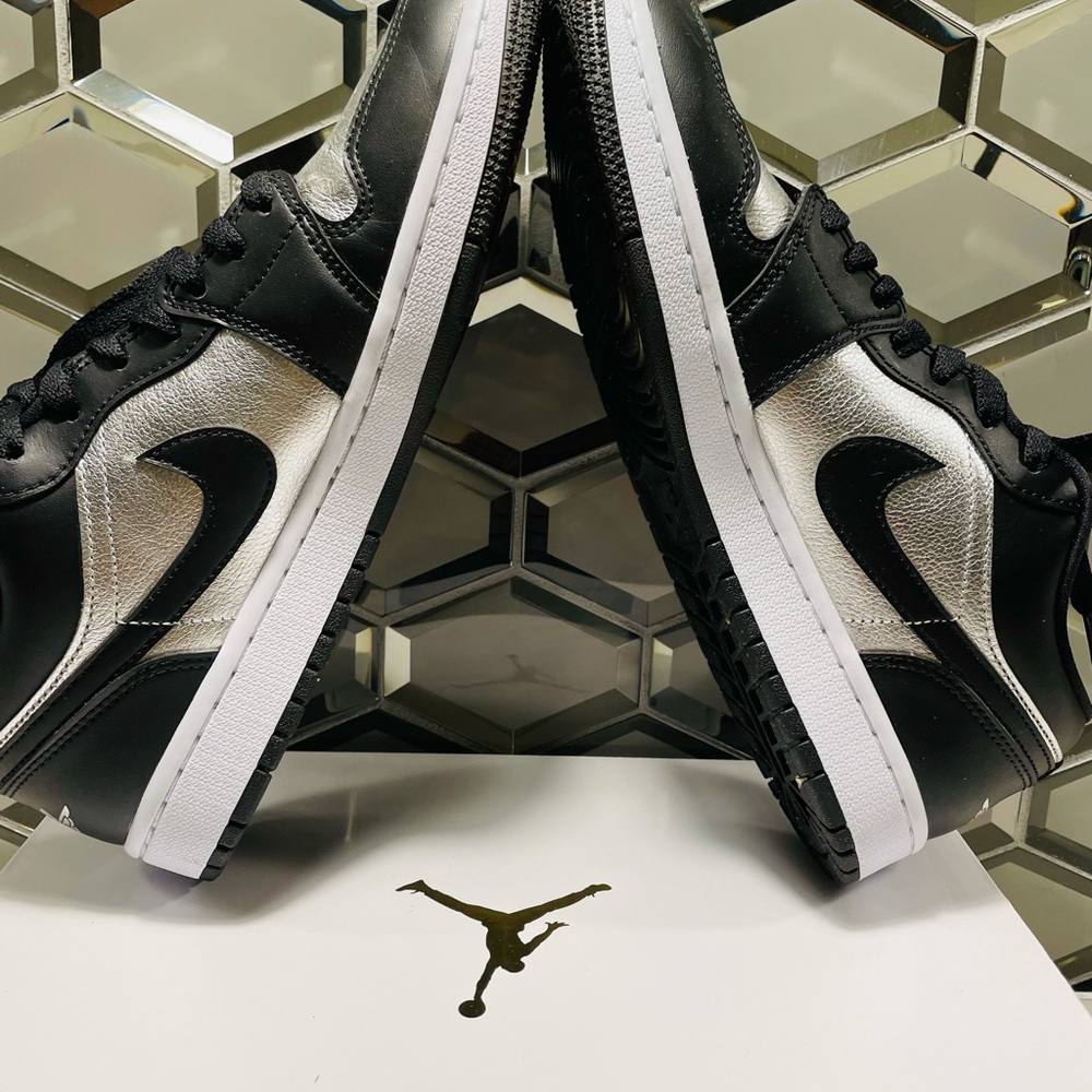 WMNS Air Jordan 1 Low SE